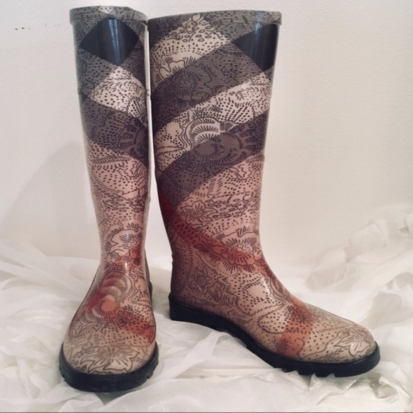 Burberry Ltd Ed Lace Over Signature Check Rainboot - Picture 1 of 8